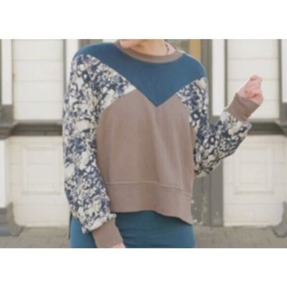 Sweaty Betty Balham Camo Long Sleeve Colorblock Sweatshirt Loose Fit size L gym - Picture 10 of 16